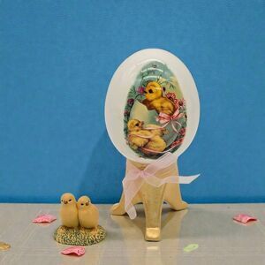 Resting Easter Egg and Baby Chicks Resin Animal Figure Vintage Spring Farm Decor